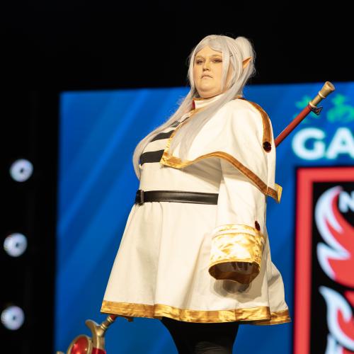 Frieren from Frieren: Beyond Journey's End
Cosplayer: AuroralRose Cosplay
https://www.instagram.com/auroralrosecosplay/